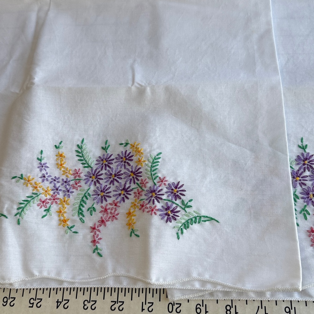 Vintage Hand Embroidered Pillowcases – Floral Pastel Design – 1950s Cotton Pair - Picture 8 of 16